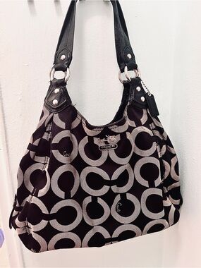 Coach Signature Hobo Shoulder Bag Madison